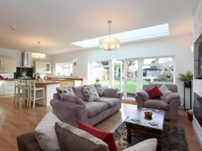 Pass the Keys Huge 4bed - Sleeps 8 - Great Access To South Coast
